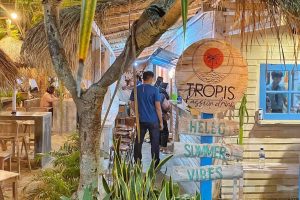 Hotel Carita Beach dan Restoran Seafood Yang Wajib Kamu Cicipin