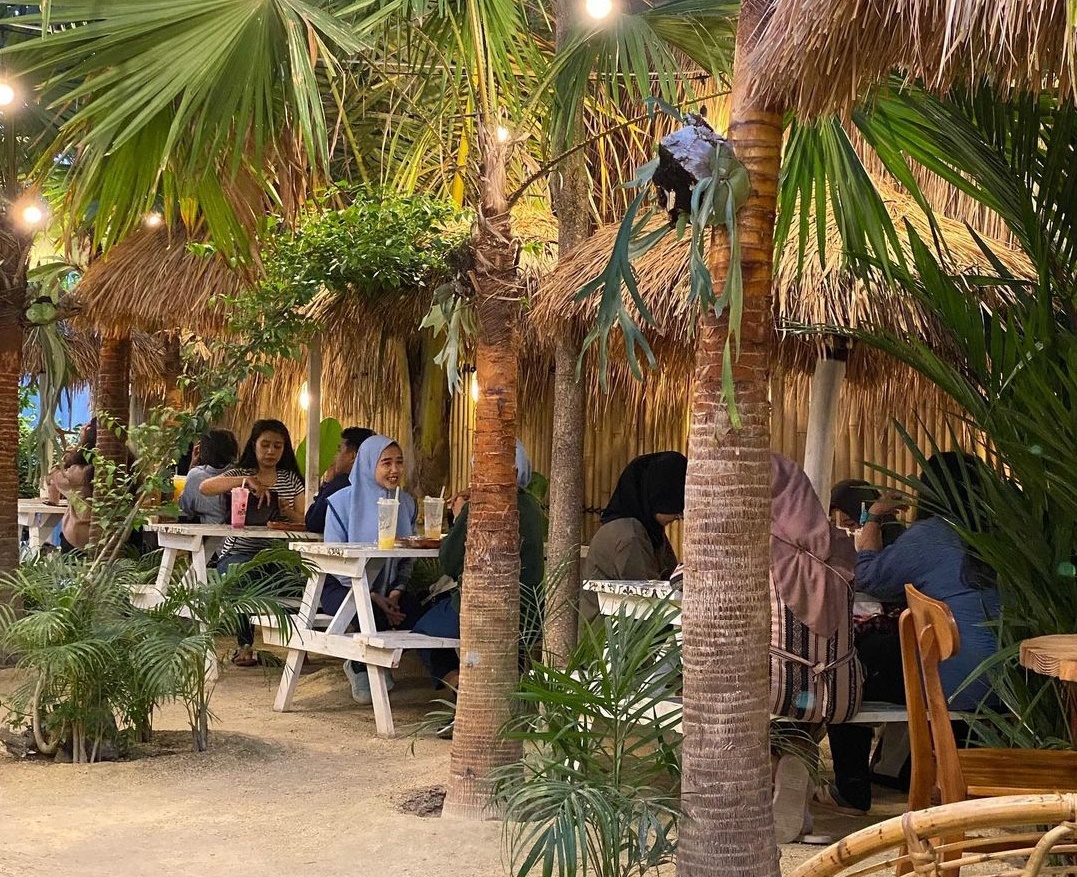 Wisata Kuliner Menu Ayam Goreng Lezat di Cafe Pantai Carita Anyer, Hubungi WA 081210912346