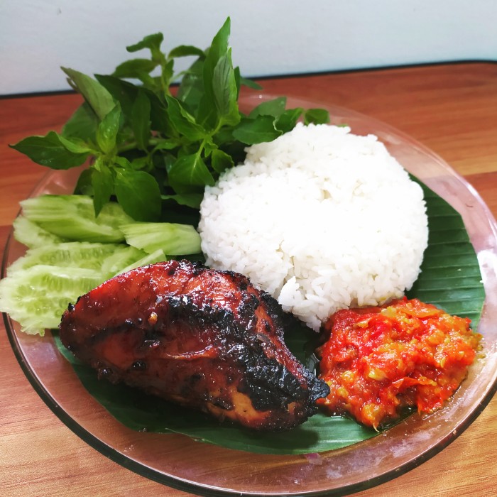 Santap Makanan Lezat Ayam Bakar di Pantai Carita Anyer Cafe Terbaik, Hubungi WA 081210912346
