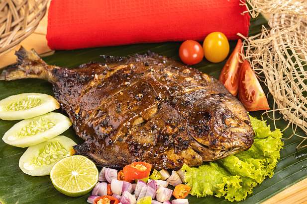 Bawal Bakar Makanan Lezat, Suasana Indah Cafe Pantai Carita, Hubungi WA 081210912346